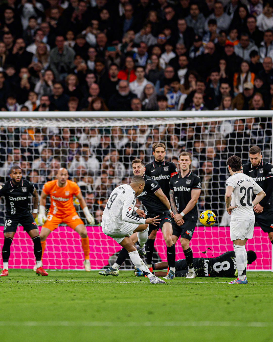 开云官网-蒂姆连续七场比赛得分超过重返赛场，皇家马德里不断突破！-开云官网