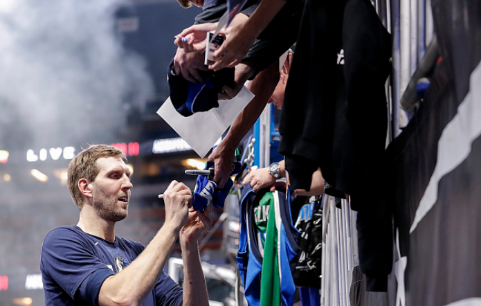 开云体育下载-老鹰观众热烈欢呼！，Doinb迎来十五赛季出色发挥再创辉煌时刻-开云体育下载